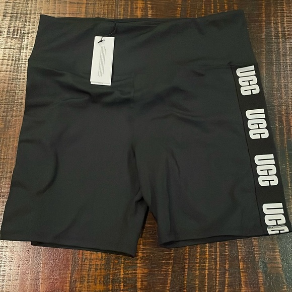 ‼️UGG‼️hayleigh logo biker short - Picture 1 of 6